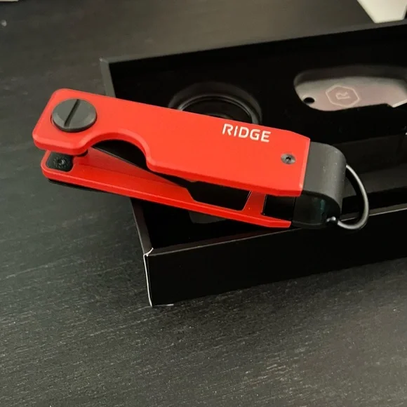 Ridge Keycase, Rodeo Red Aluminum, holds 2-6 keys securely. NIB, NWT - Picture 5 of 7